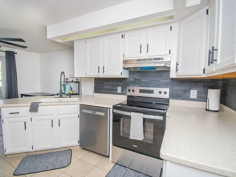 554 W 5th St #1 — Photo 7