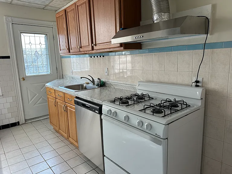 3 Linden St #B — Photo 5