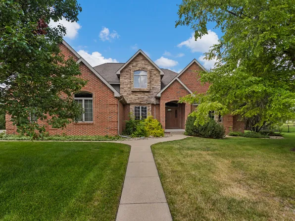 1605 Nottingham Dr, Saint Joseph, IL 61873