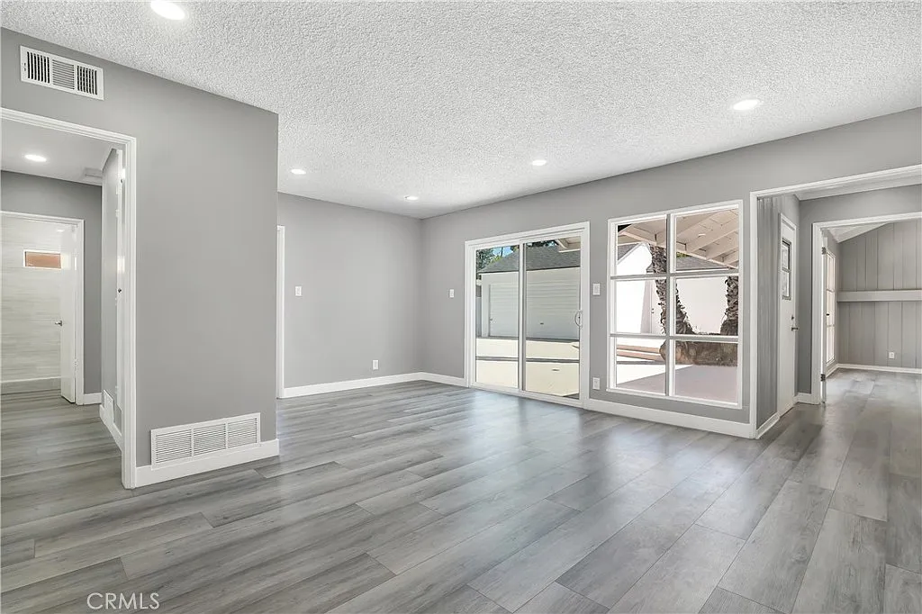 4 bed, 1422 sqft, $4,999 — Photo 4