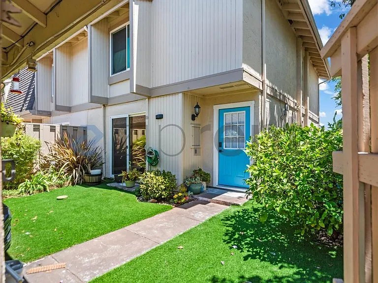 11030 Firethorne Dr — Photo 2
