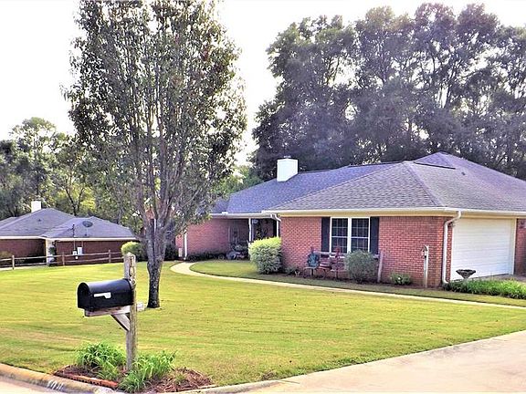 3rd image of 108 Stratford Ln