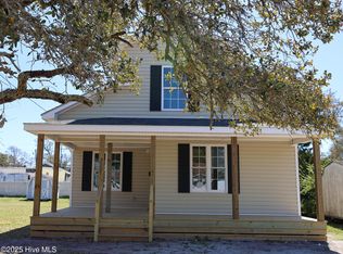 2007 Fisher St, Morehead City, NC 28557