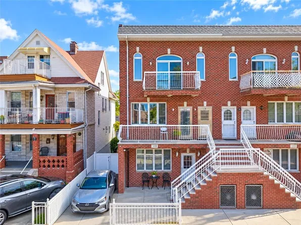 109 Bay 32nd Street image 1 of 11