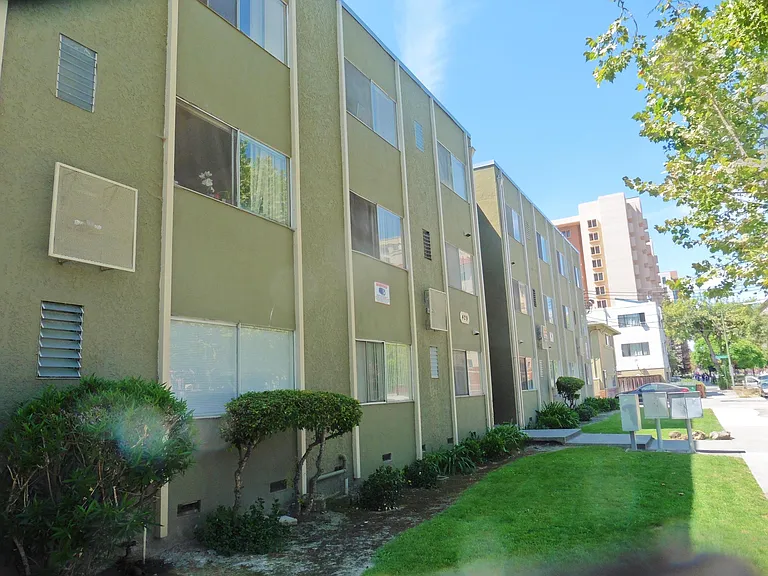 429 S 9th St — Photo 1