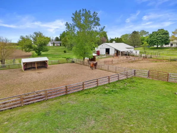 12205 N Vega AVENUE, Mequon, WI 53097