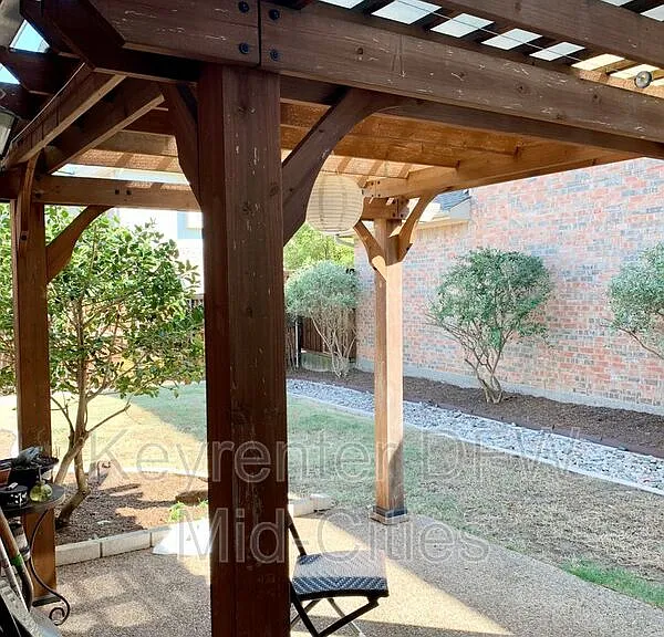 8702 Saddlehorn Dr — Photo 18