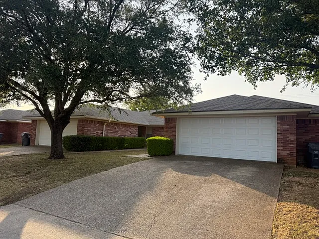 3 bed, 2.0 bath, 1351 sqft, $1,500