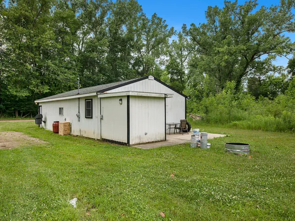 42870 48th Ave, Paw Paw, MI 49079