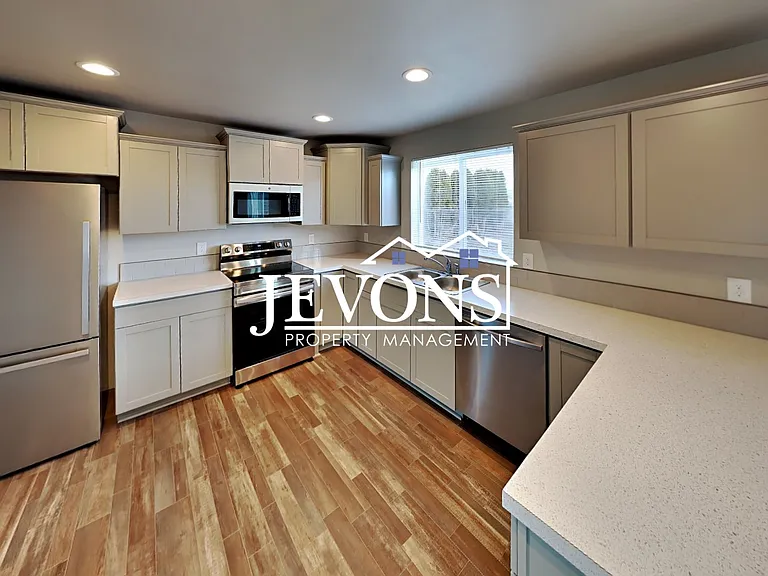 511 N 22nd Ave — Photo 4