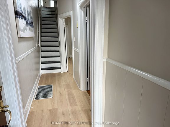 5th image of 1147 Dufferin St