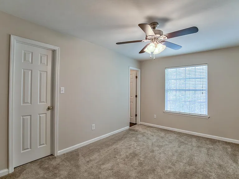 226 Columbia Dr — Photo 13