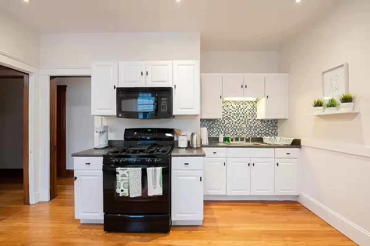 4 bed, 1432 sqft, $3,500 — Photo 2