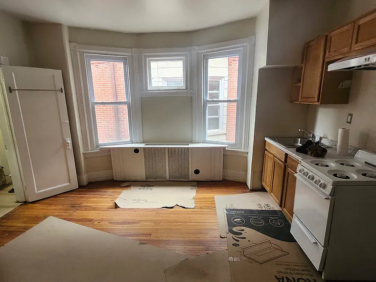 4716 Cedar Ave #2R — Photo 3