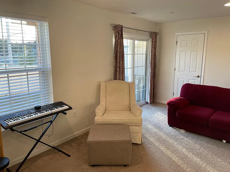 1057 Chapman Cir — Photo 14