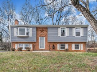 1025 Grove Ln, Roanoke, VA 24012