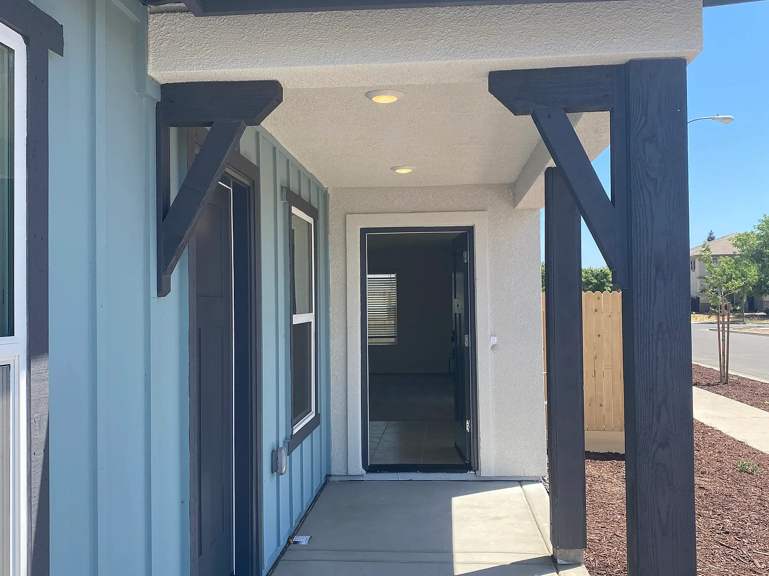 698 Keenan Ct — Photo 3
