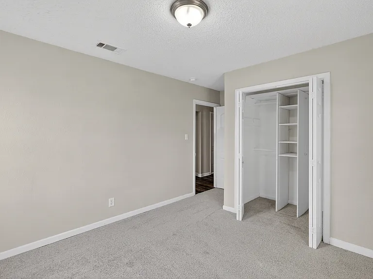 701 Harrison Ln — Photo 6