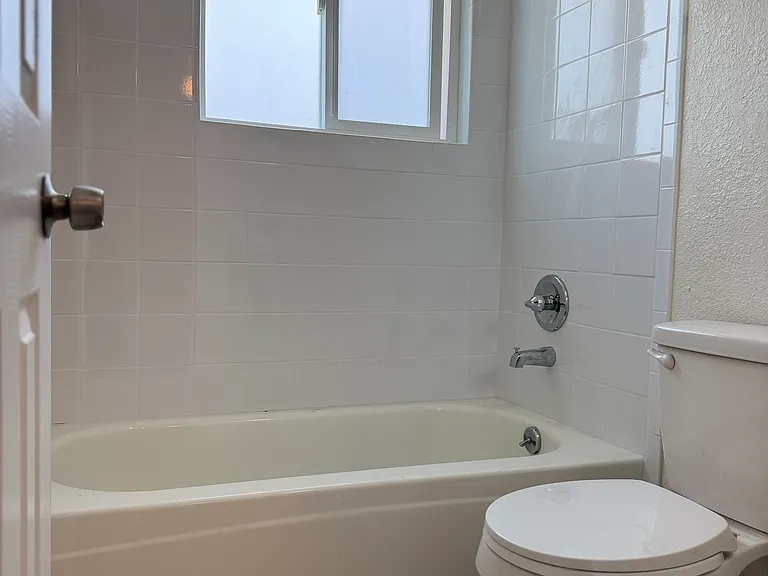 2412 E Saint Vrain St #B — Photo 8