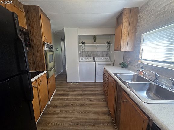 5th image of 2902 E 2nd St Unit 19