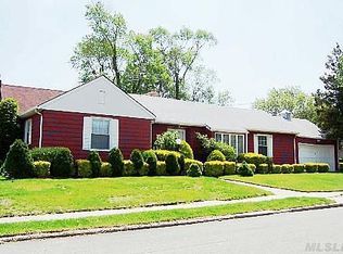 8 Hanson Pl, Malverne, NY 11565