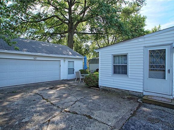 3rd image of 1295 E 359th St