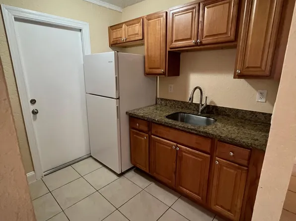824 W 5th Street, Riviera Beach, FL 33404