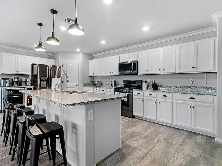 3915 E Liberty Ln — Photo 5