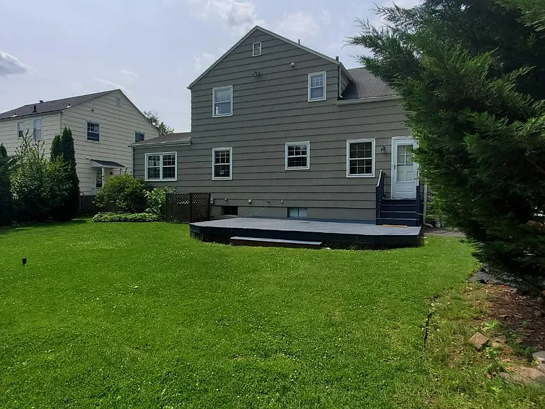315 Clifton St — Photo 4