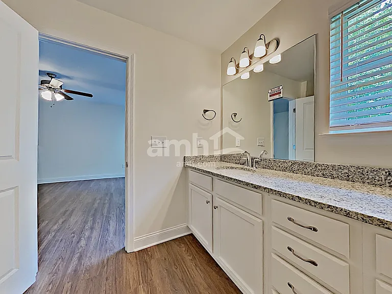 704 Sierra Ct — Photo 11