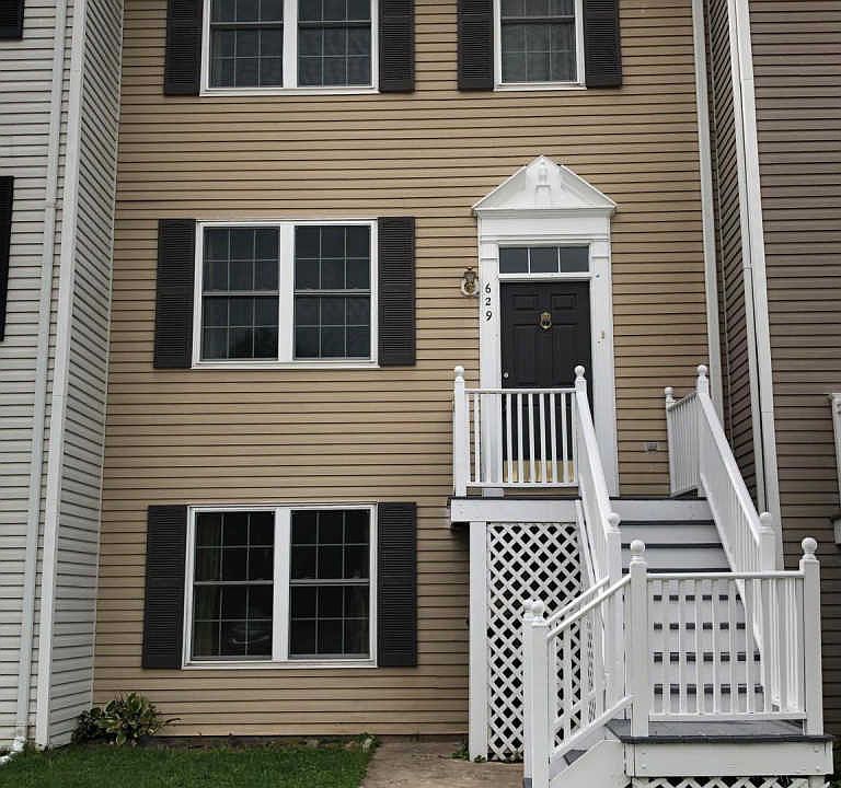1st image of 629 Radford Ter NE