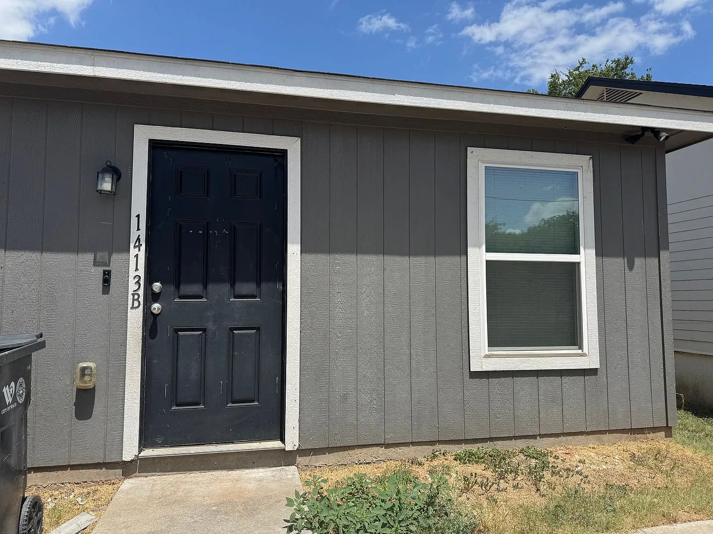 3 Bedroom Living Near Downtown — Photo 1