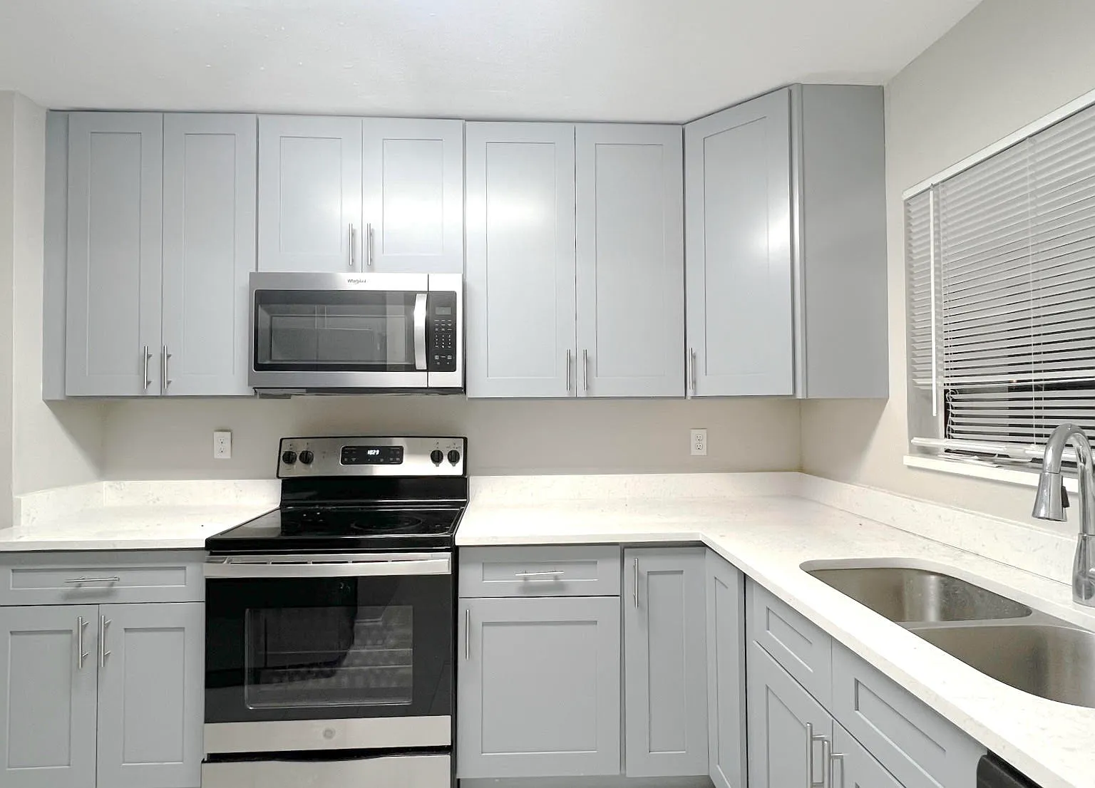 2 bed, 1131 sqft, $1,749 — Photo 2