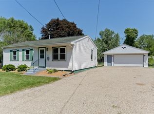 5645 Vermont St SW, Cedar Rapids, IA 52404