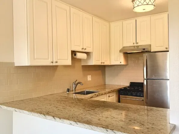 300 Oxford Way APT 5, Belmont, CA 94002