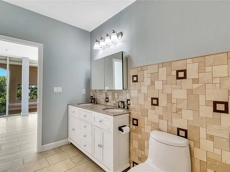 151 E Washington St #5B — Photo 16