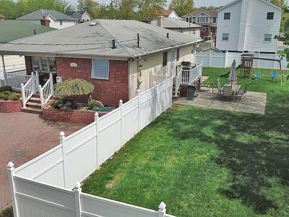 3rd image of 275 Evergreen Ave