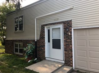 1821 Maness Ct, Sycamore, IL 60178