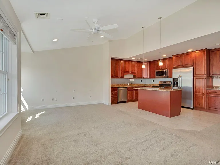 34 Della Dr — Photo 7