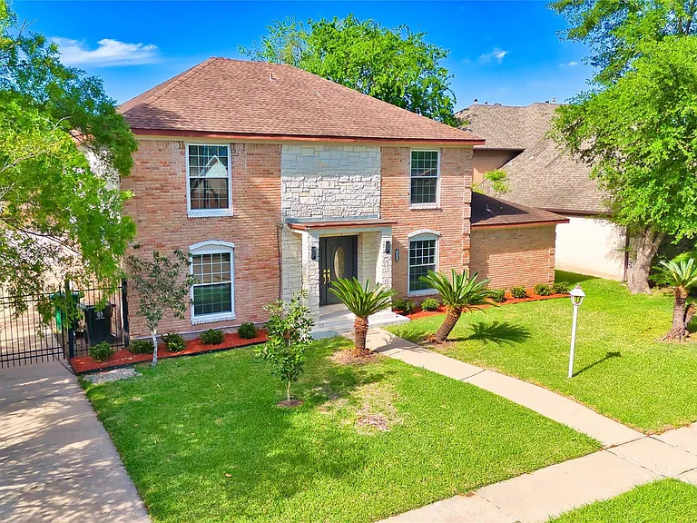 7914 Oakington Dr — Photo 4