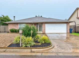 600 S Willowood Dr, Yukon, OK 73099