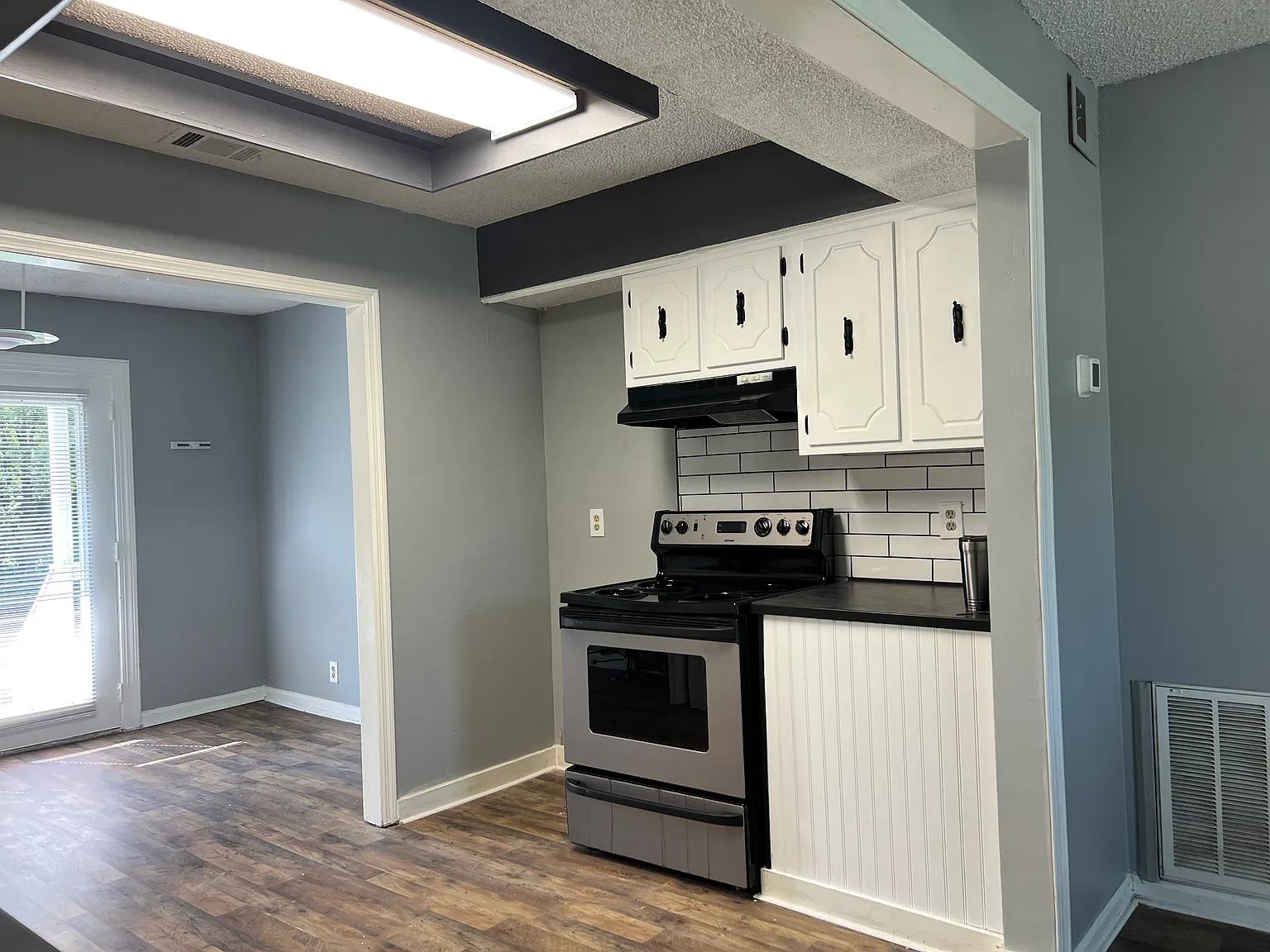 4 bed, 2500 sqft, $2,413 — Photo 3