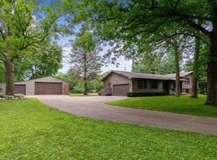 8800 Spring Green Ct, Cedar Rapids, IA 52411