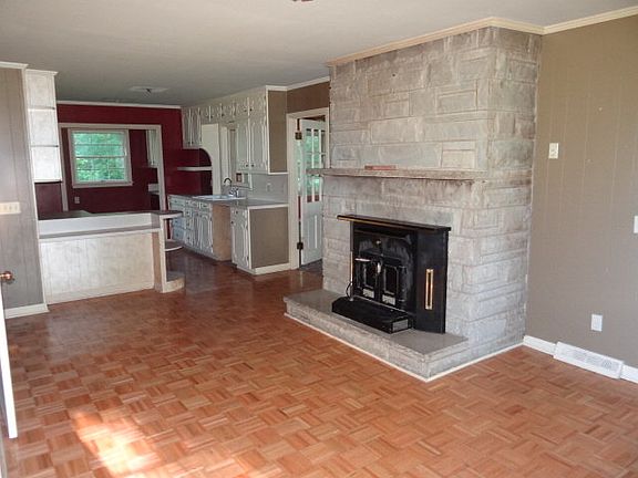 4th image of 1816 Hickory Hill Dr