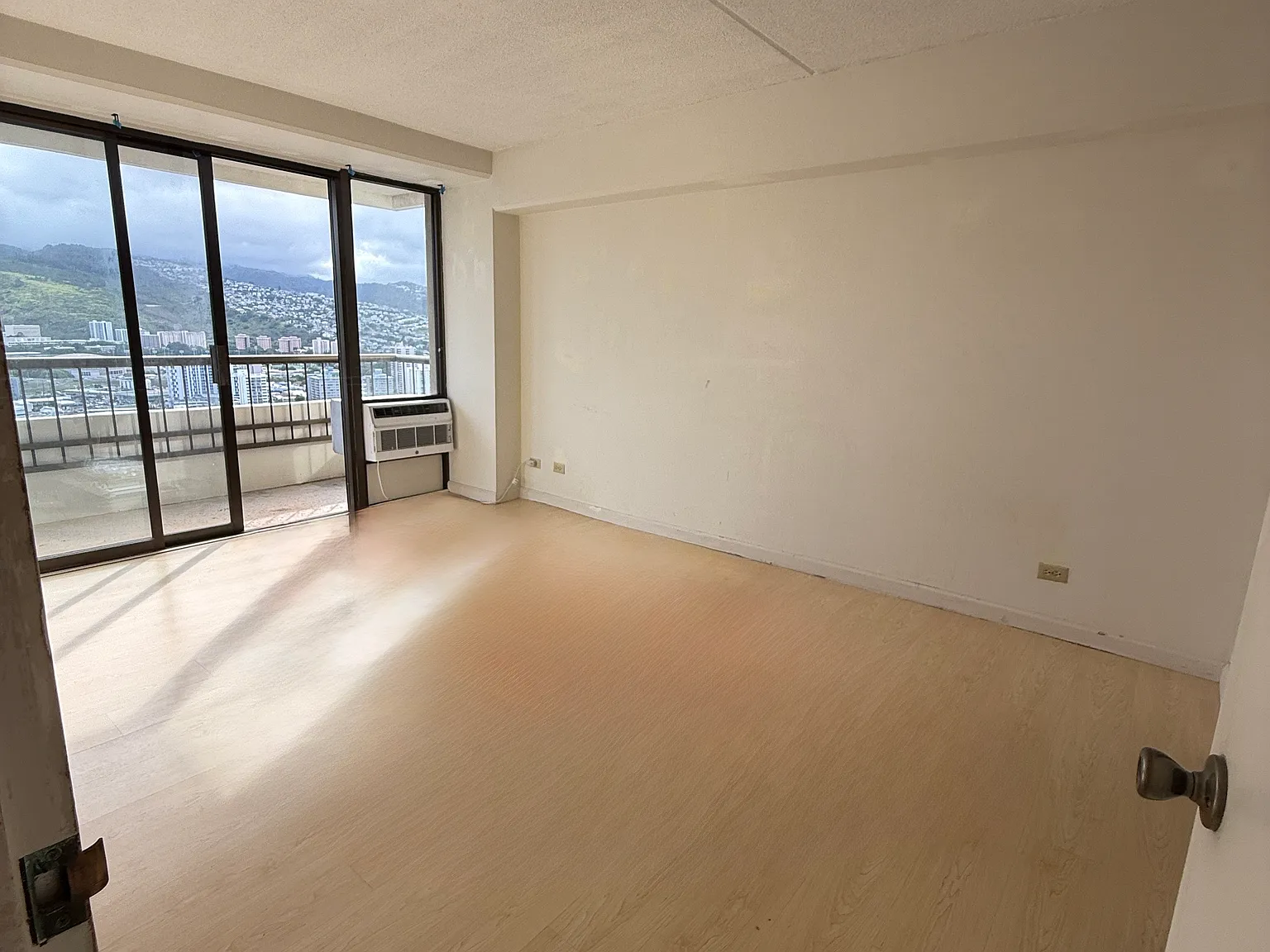 2 bed, 831 sqft, $3,200 — Photo 4