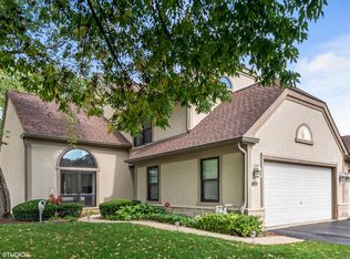 15 Ascot Cir, Schaumburg, IL 60194