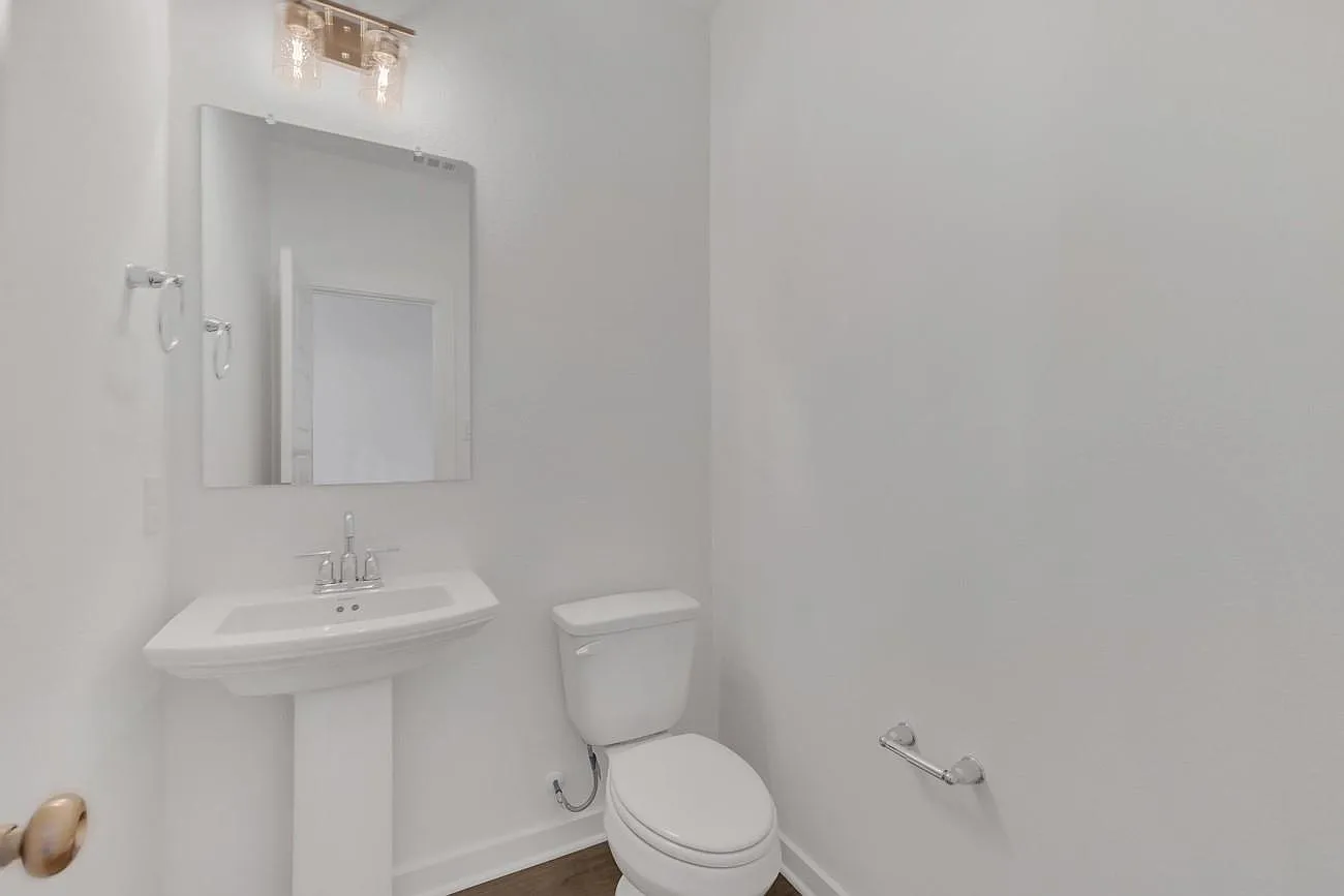 4 bed, 2.5 bath, 2404 sqft, $2,695 — Photo 4