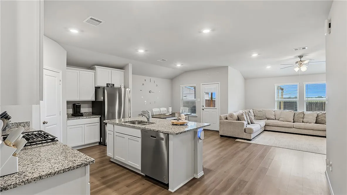 4 bed, 1840 sqft, $2,300 — Photo 1