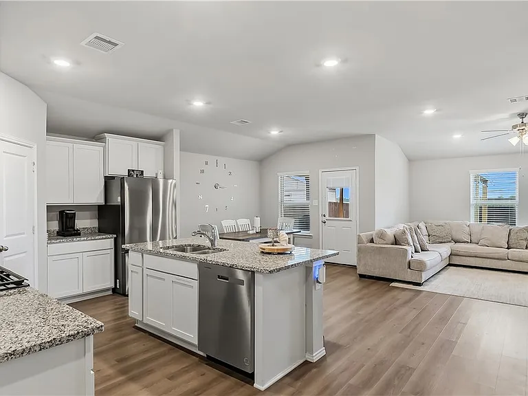 2506 River Way Dr — Photo 2
