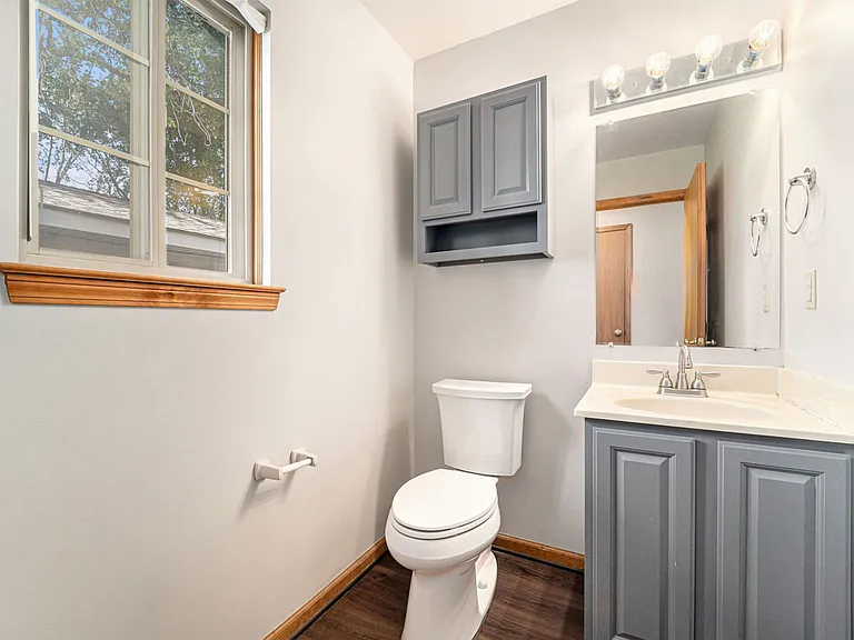 896 Saint Clair St — Photo 22